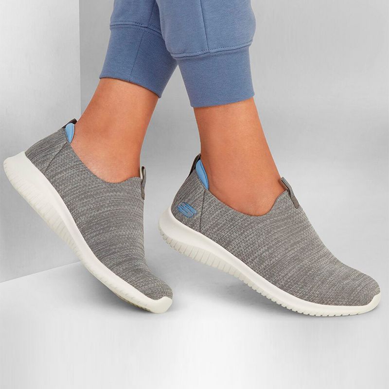 Tenis Skechers Ultra Flex Gris para mujer, vista 2
